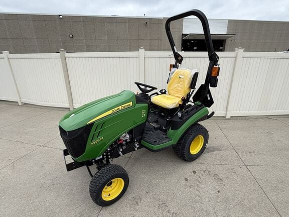 2025 John Deere 1025R Equipment Image0