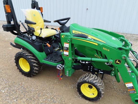 Image of John Deere 1025R equipment image 3