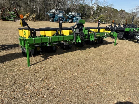 2025 John Deere 1705 Equipment Image0