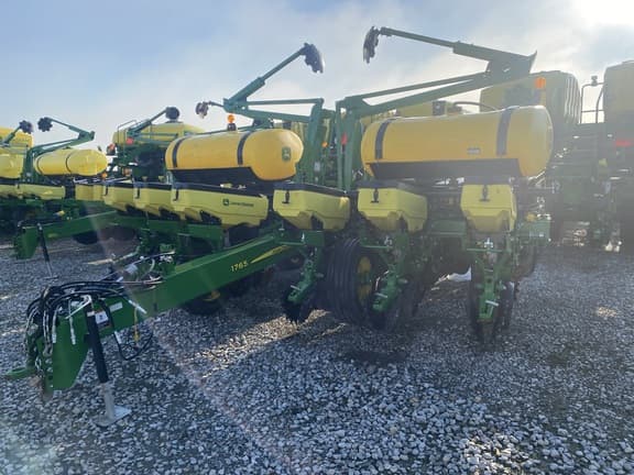 Image of John Deere 1765 equipment image 2