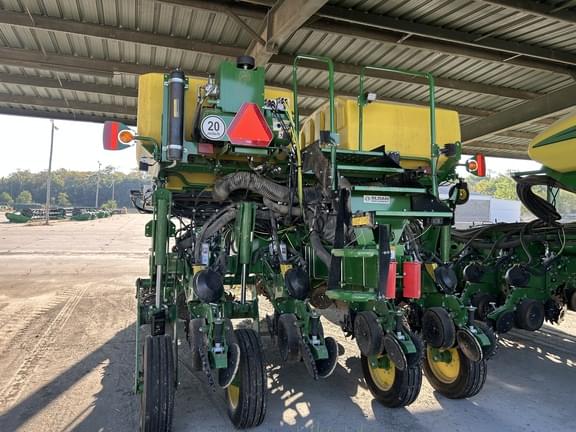 Image of John Deere 1775 equipment image 4