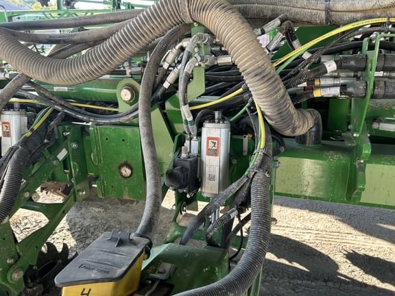 Image of John Deere 1775 equipment image 3