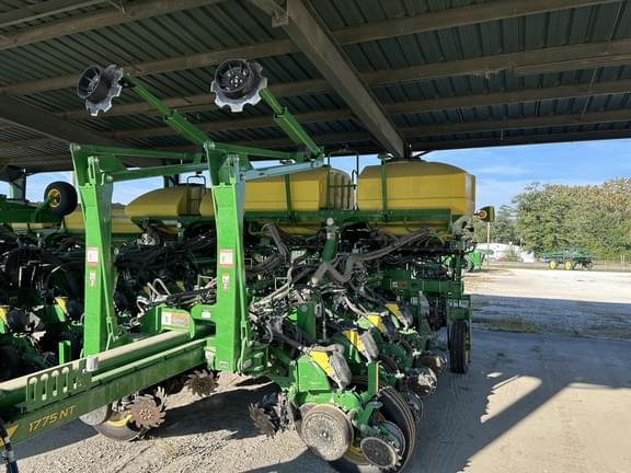 Image of John Deere 1775 equipment image 1