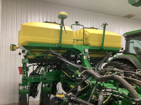 Image of John Deere 1775 equipment image 2