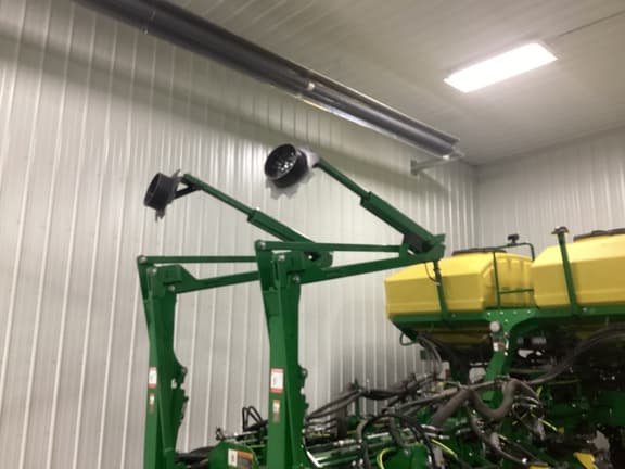Image of John Deere 1775 equipment image 1