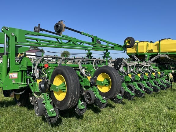 2025 John Deere 1775 Equipment Image0