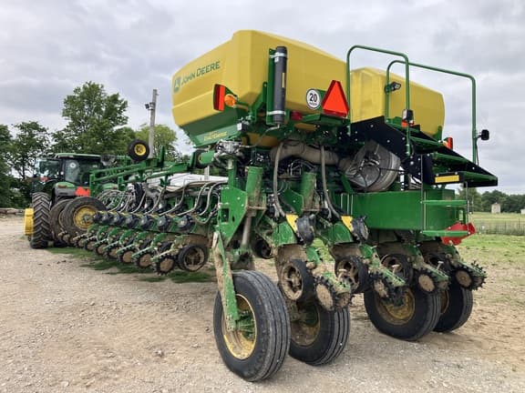 Image of John Deere 1775 Primary image