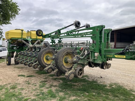 Image of John Deere 1775 equipment image 3