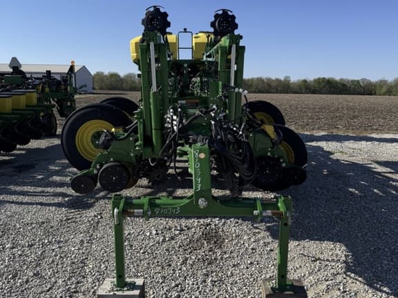 Image of John Deere 1775 equipment image 2