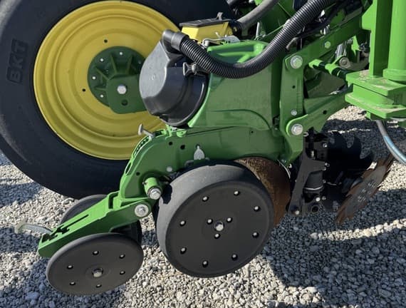 Image of John Deere 1775 equipment image 1