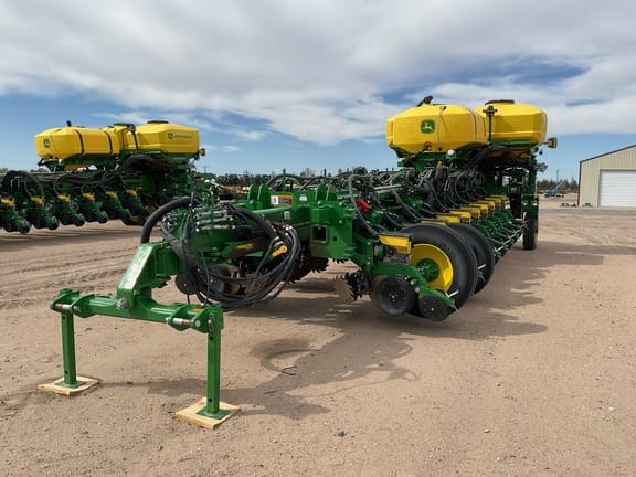 2025 John Deere 1775 Equipment Image0