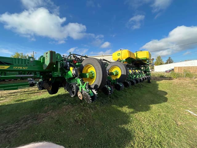 Image of John Deere 1775 equipment image 1