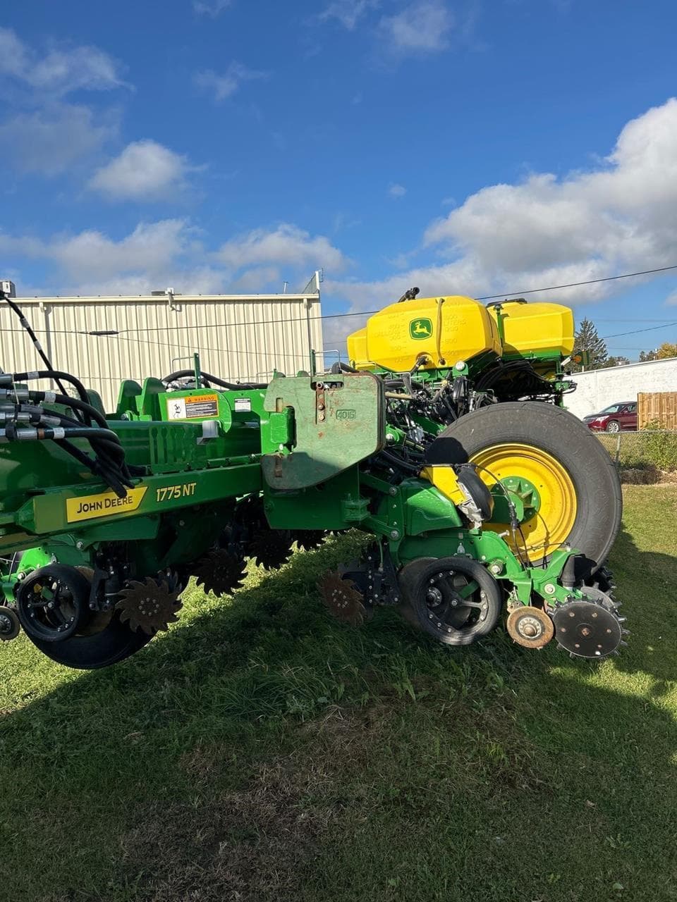 Image of John Deere 1775 Primary image