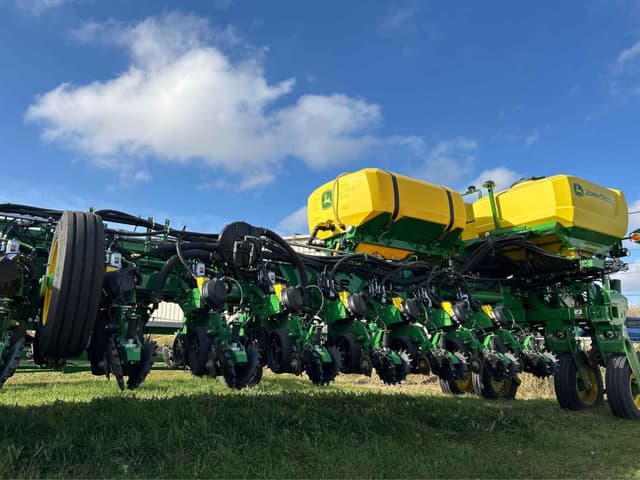 Image of John Deere 1775 equipment image 2