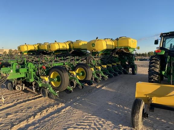 Image of John Deere 1775 equipment image 2