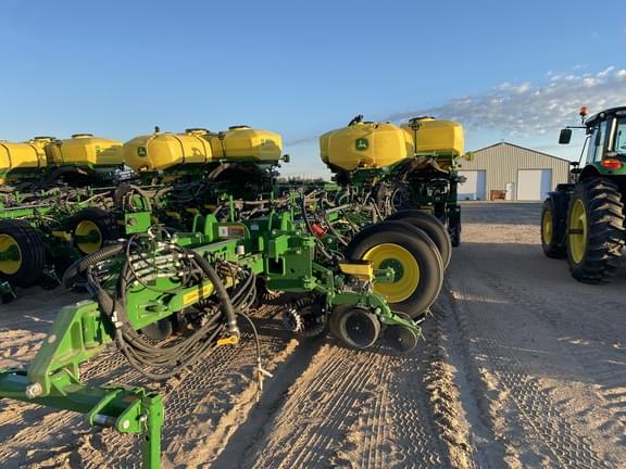 Image of John Deere 1775 equipment image 1