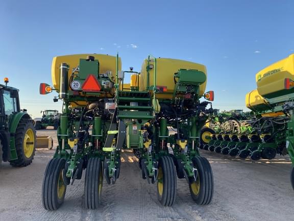 Image of John Deere 1775 equipment image 3