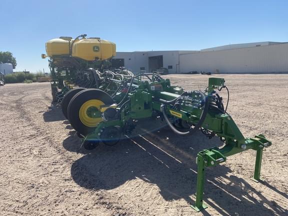 Image of John Deere 1775 equipment image 3