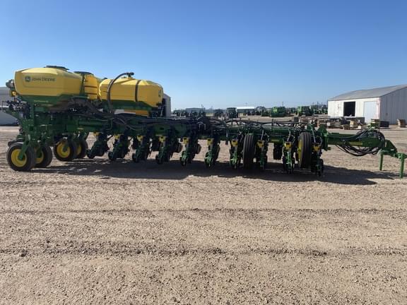Image of John Deere 1775 equipment image 4