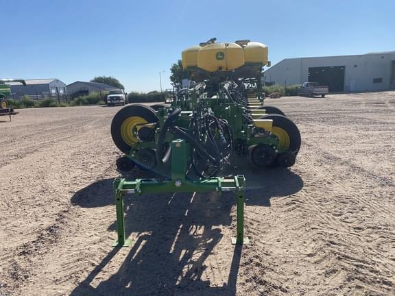 Image of John Deere 1775 equipment image 2