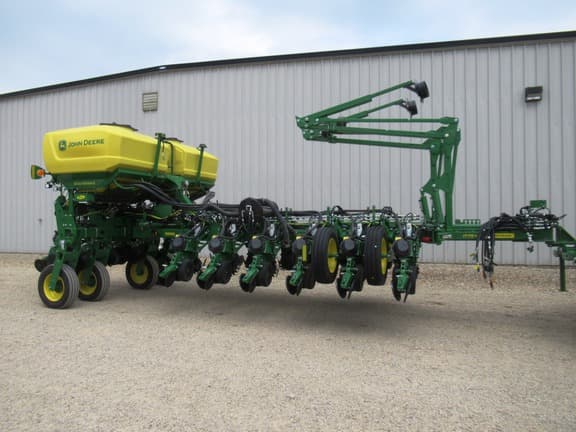 Image of John Deere 1775 Primary image