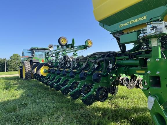 Image of John Deere 1775 Primary image