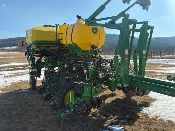 Image of John Deere 1775 equipment image 2