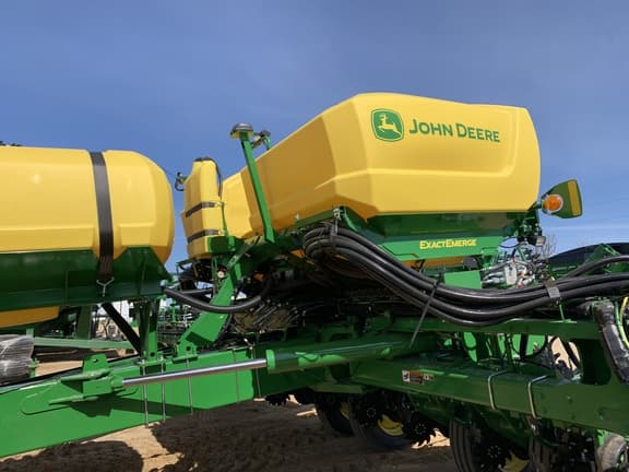Image of John Deere 1775 equipment image 4