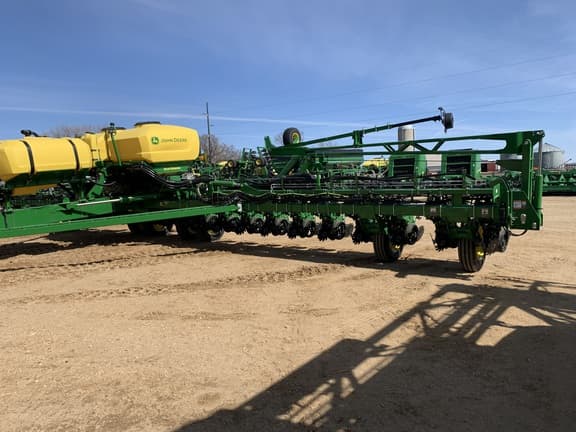 Image of John Deere 1775 equipment image 1