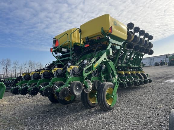 Image of John Deere 1795 equipment image 3