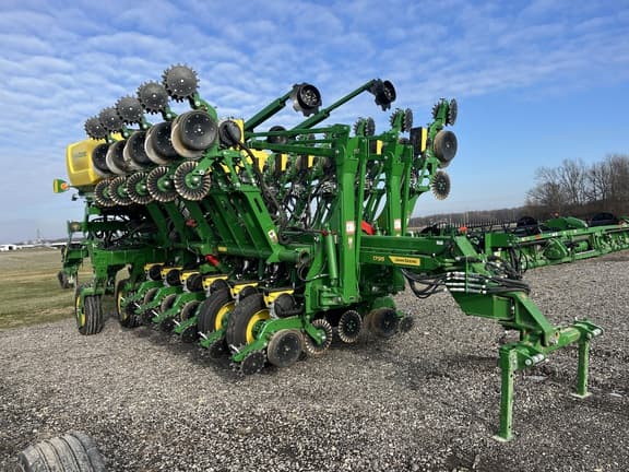 Image of John Deere 1795 equipment image 2