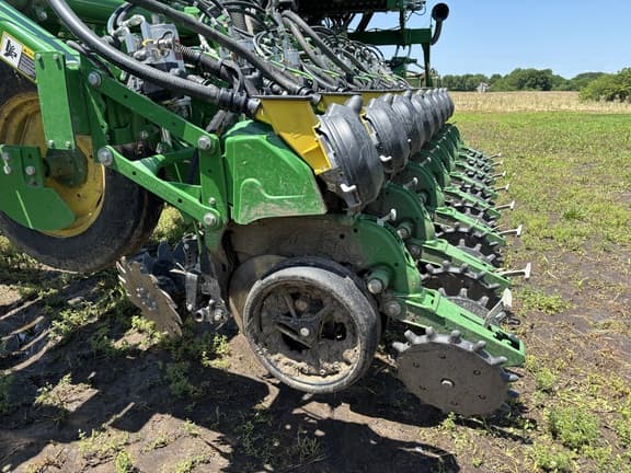 Image of John Deere 1795 equipment image 1