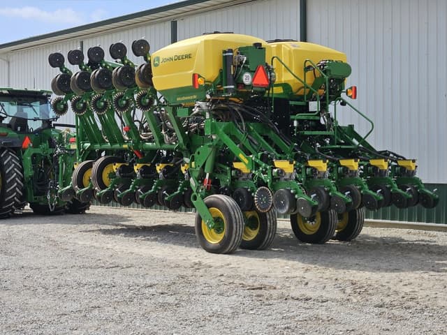 Image of John Deere 1795 equipment image 2