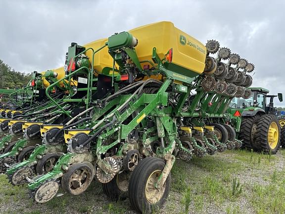Image of John Deere 1795 equipment image 3