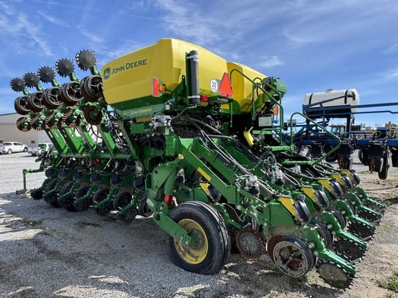 Image of John Deere 1795 equipment image 4