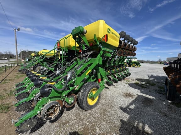 Image of John Deere 1795 equipment image 3