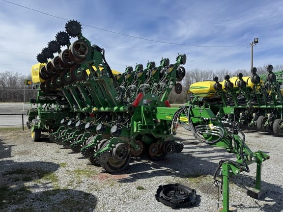 2025 John Deere 1795 Equipment Image0
