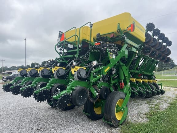 Image of John Deere 1795 equipment image 4