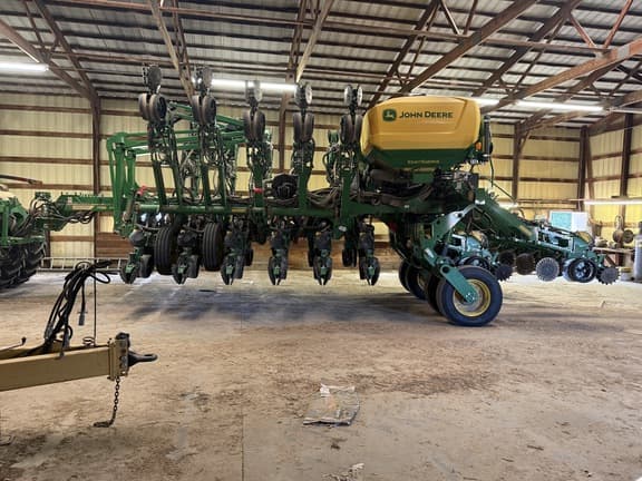 Image of John Deere 1795 equipment image 3
