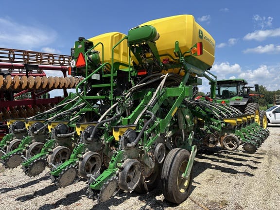 2025 John Deere 1795 Equipment Image0
