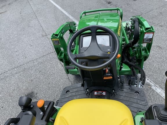 Image of John Deere 2025R equipment image 3