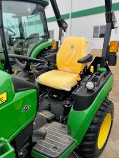 Image of John Deere 2025R equipment image 4