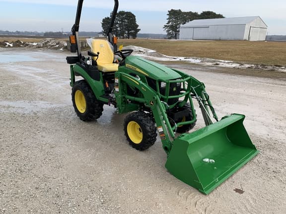 Image of John Deere 2025R equipment image 3