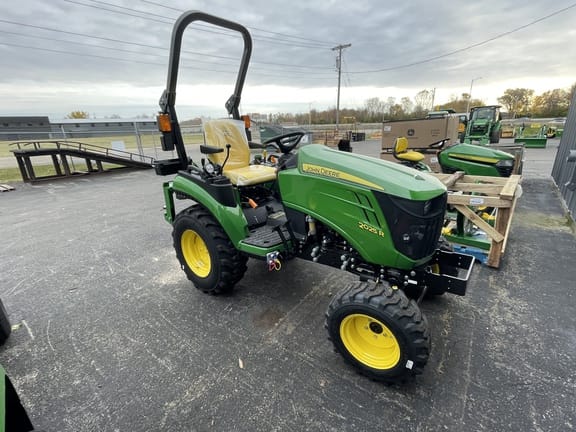 2025 John Deere 2025R Equipment Image0