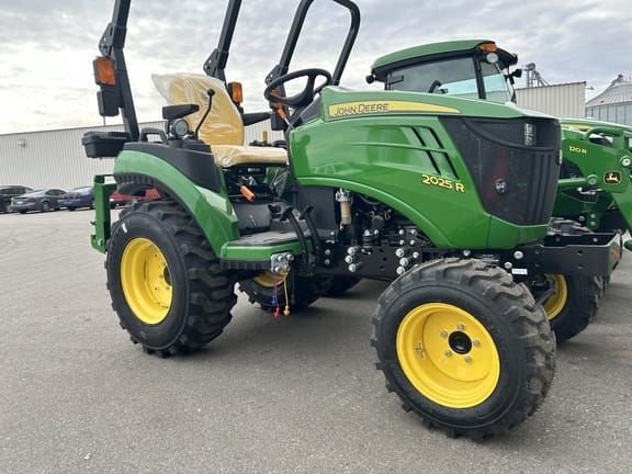 2025 John Deere 2025R Equipment Image0