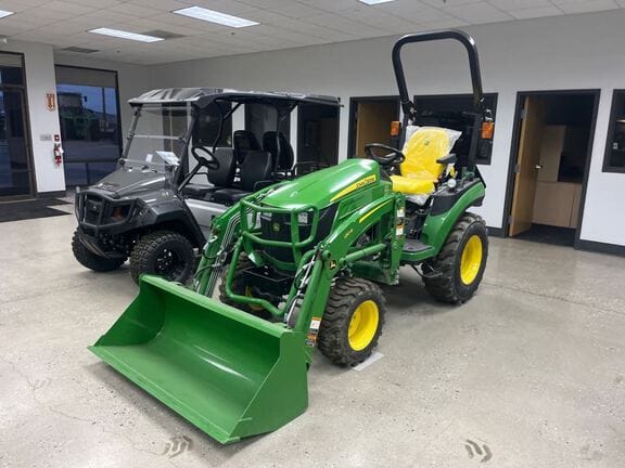 2025 John Deere 2025R Equipment Image0