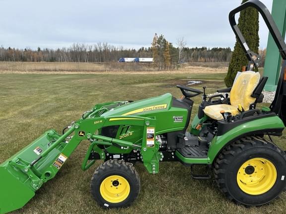 Image of John Deere 2025R equipment image 1