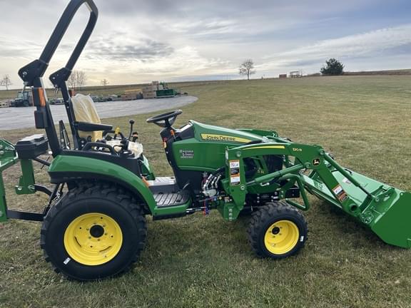 Image of John Deere 2025R equipment image 4
