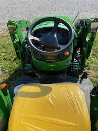 Image of John Deere 2032R equipment image 4