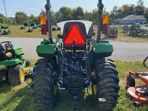 Image of John Deere 2032R equipment image 2